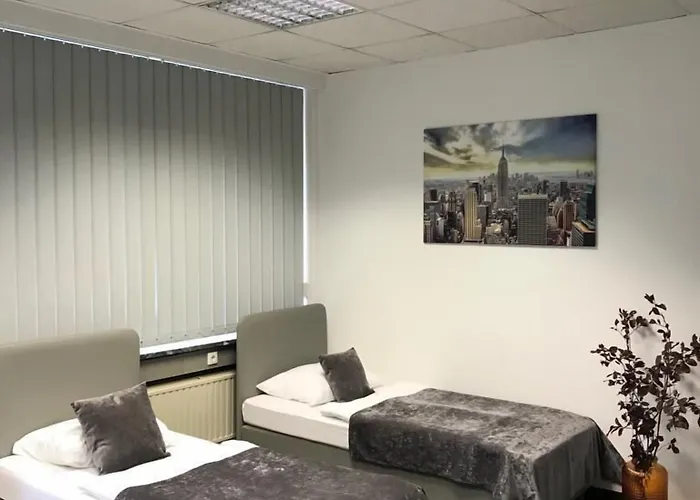 Messe Хостел *